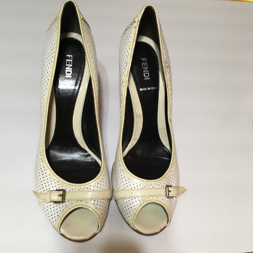 Fendi Vintage Cream Leather Size 39 Wooden Heels